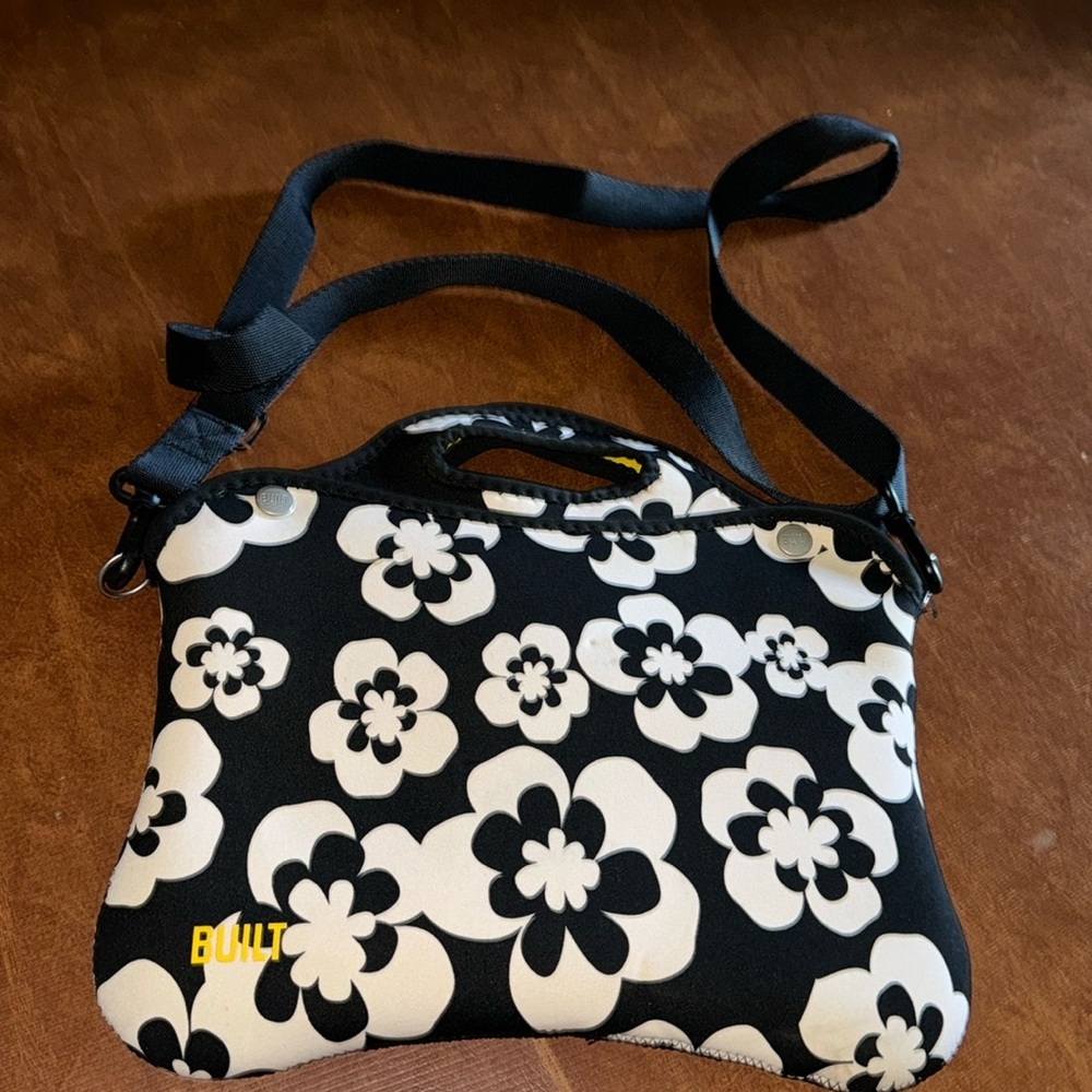 Built NY NETBOOK & DVD PORTFOLIO BAG